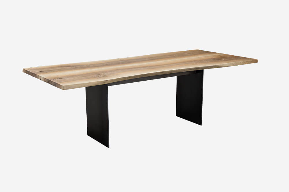 Holztisch mit Stahlguss aus der Klosterschreinerei